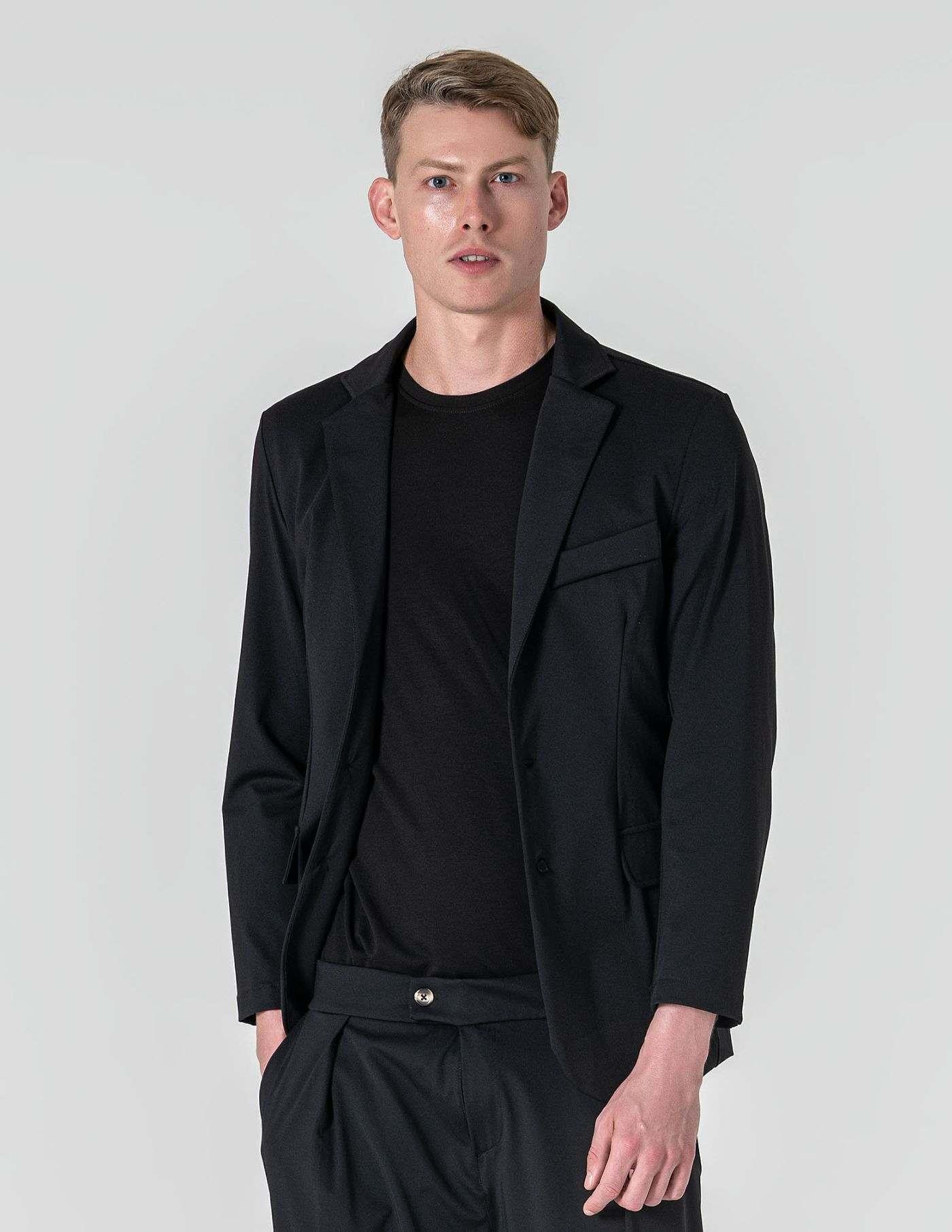 BLAZER PRETO DESESTRUTURADO EM TECIDO TÉCNICO