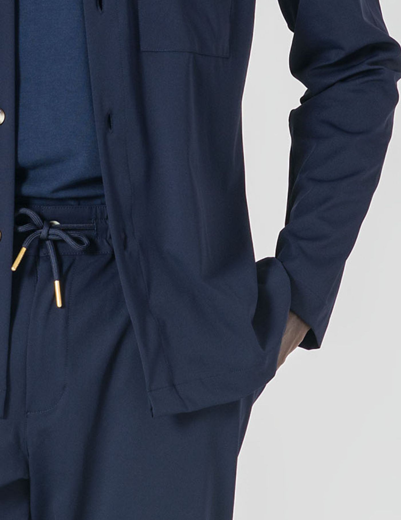 CALÇA COM CORDÃO TECIDO TÉCNICO CROPPED FIT AZUL