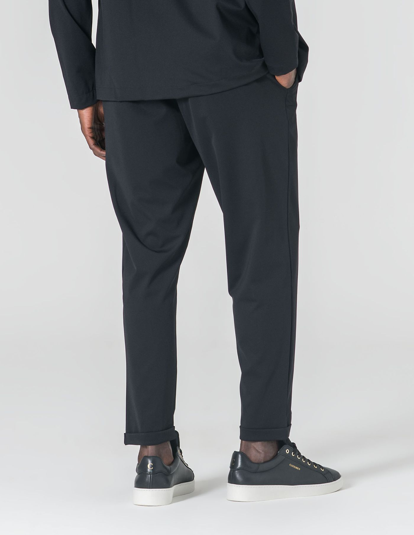 CALÇA COM CORDÃO TECIDO TÉCNICO CROPPED FIT PRETO