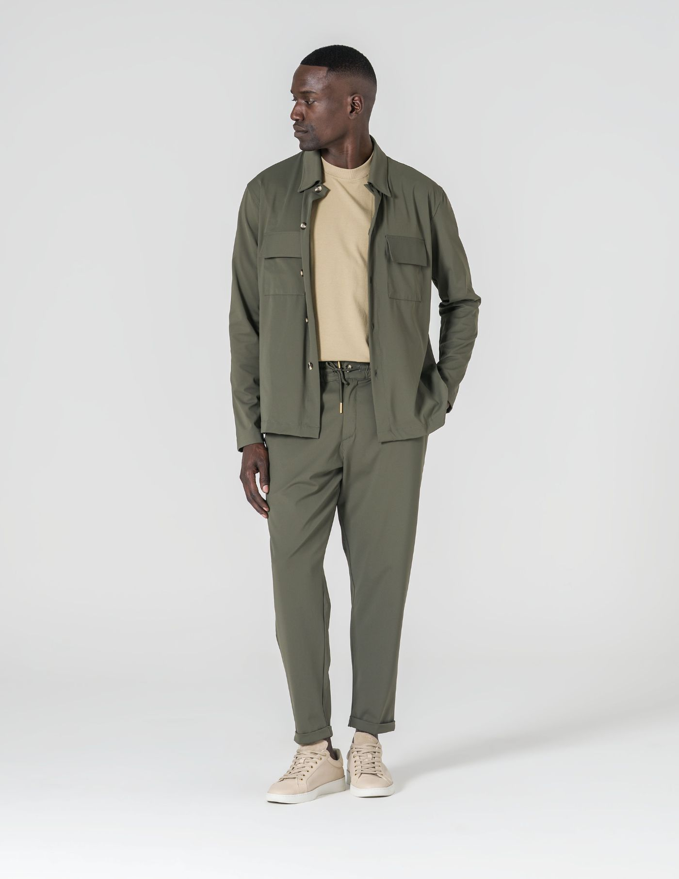 CALÇA COM CORDÃO TECIDO TÉCNICO CROPPED FIT VERDE