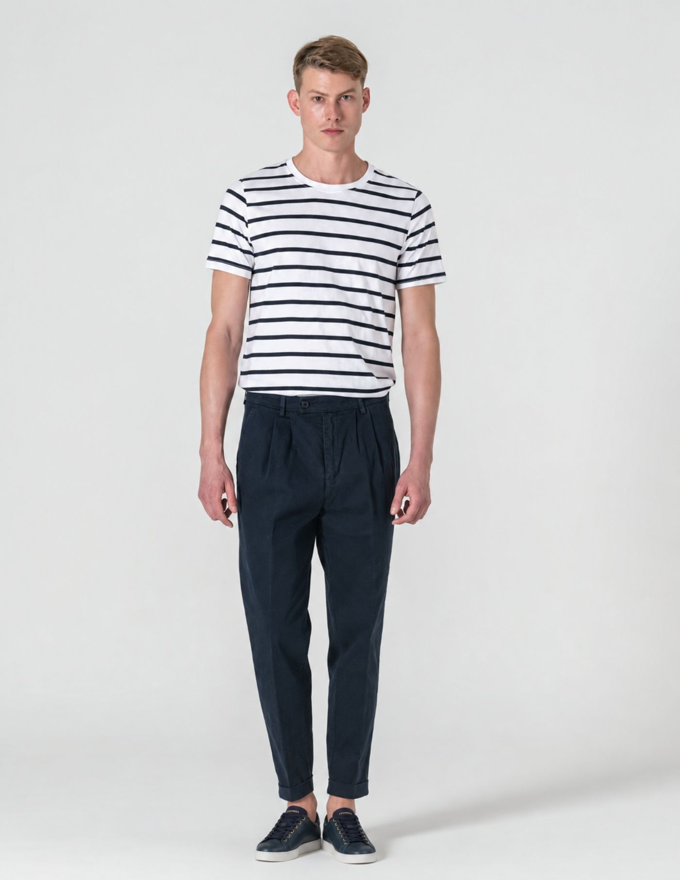 CALÇA CHINO CROPPED FIT BOLSO DE CHAPA AZUL MARINHO