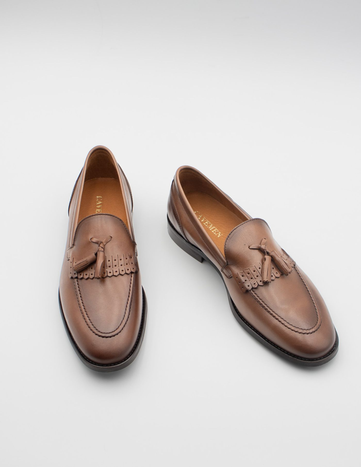 MOCASSINS COM FRANJAS E BERLOQUES EM PELE CASTANHO