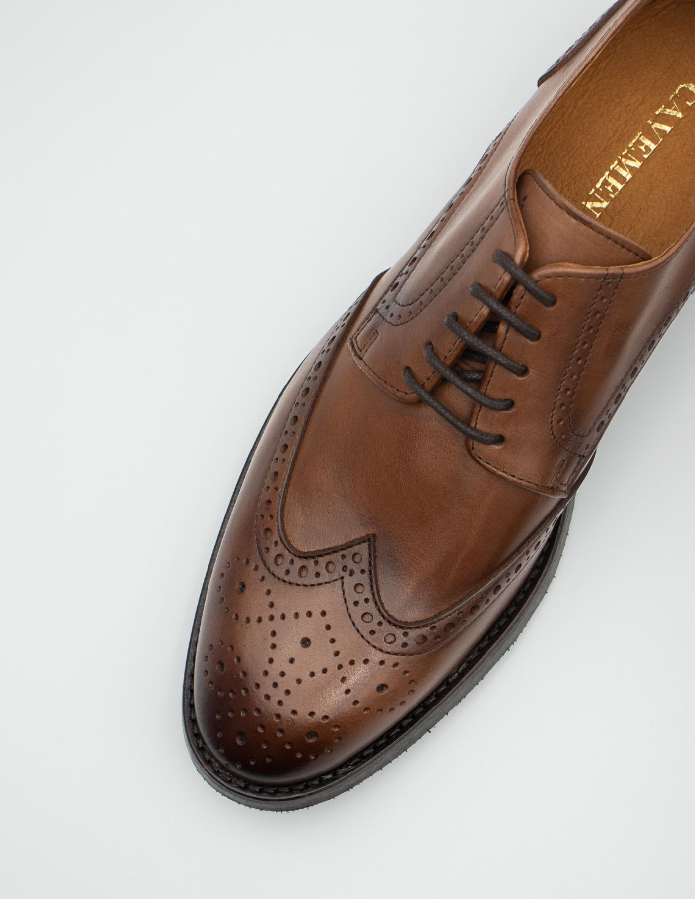 SAPATO OXFORD EM PELE CASTANHO
