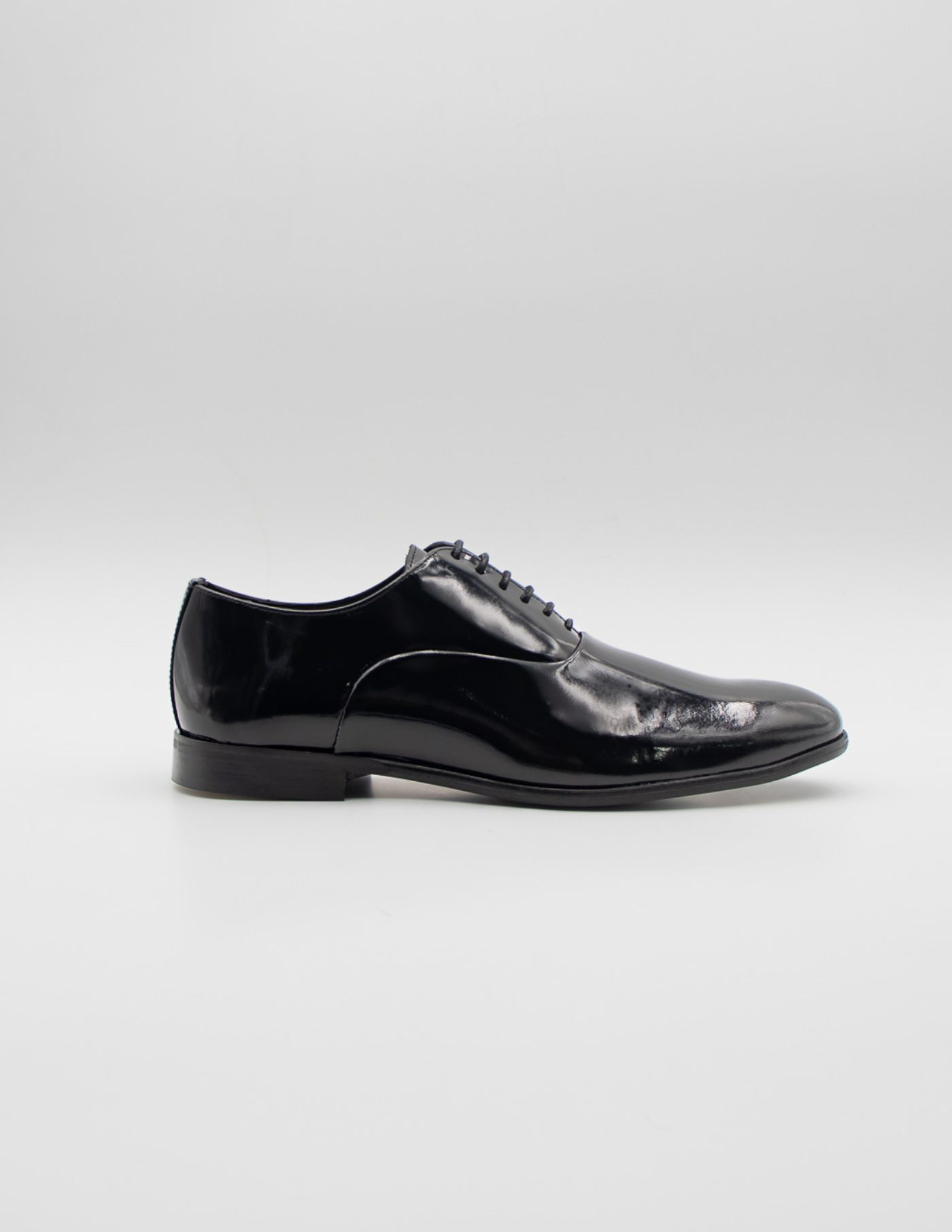 SAPATO OXFORD EM PELE VERNIZ PRETO