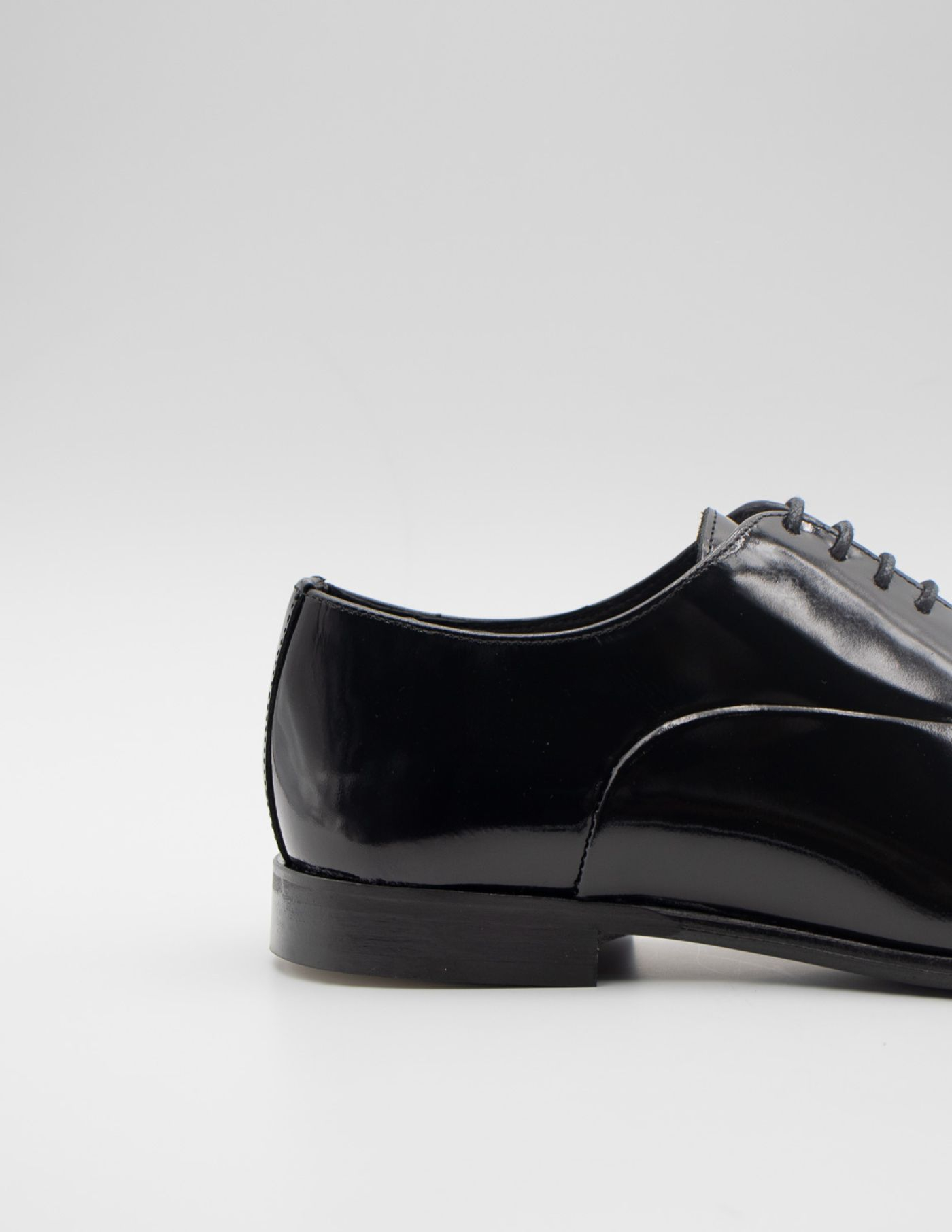 SAPATO OXFORD EM PELE VERNIZ PRETO