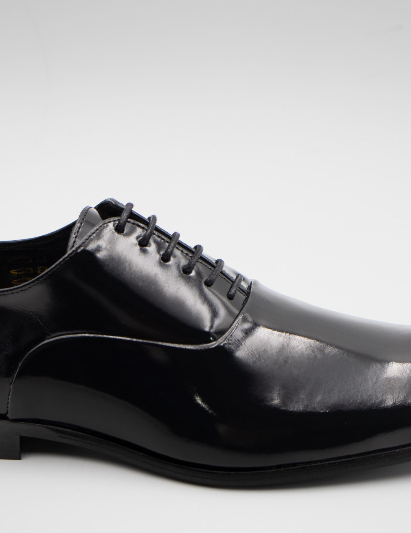 SAPATO OXFORD EM PELE VERNIZ PRETO