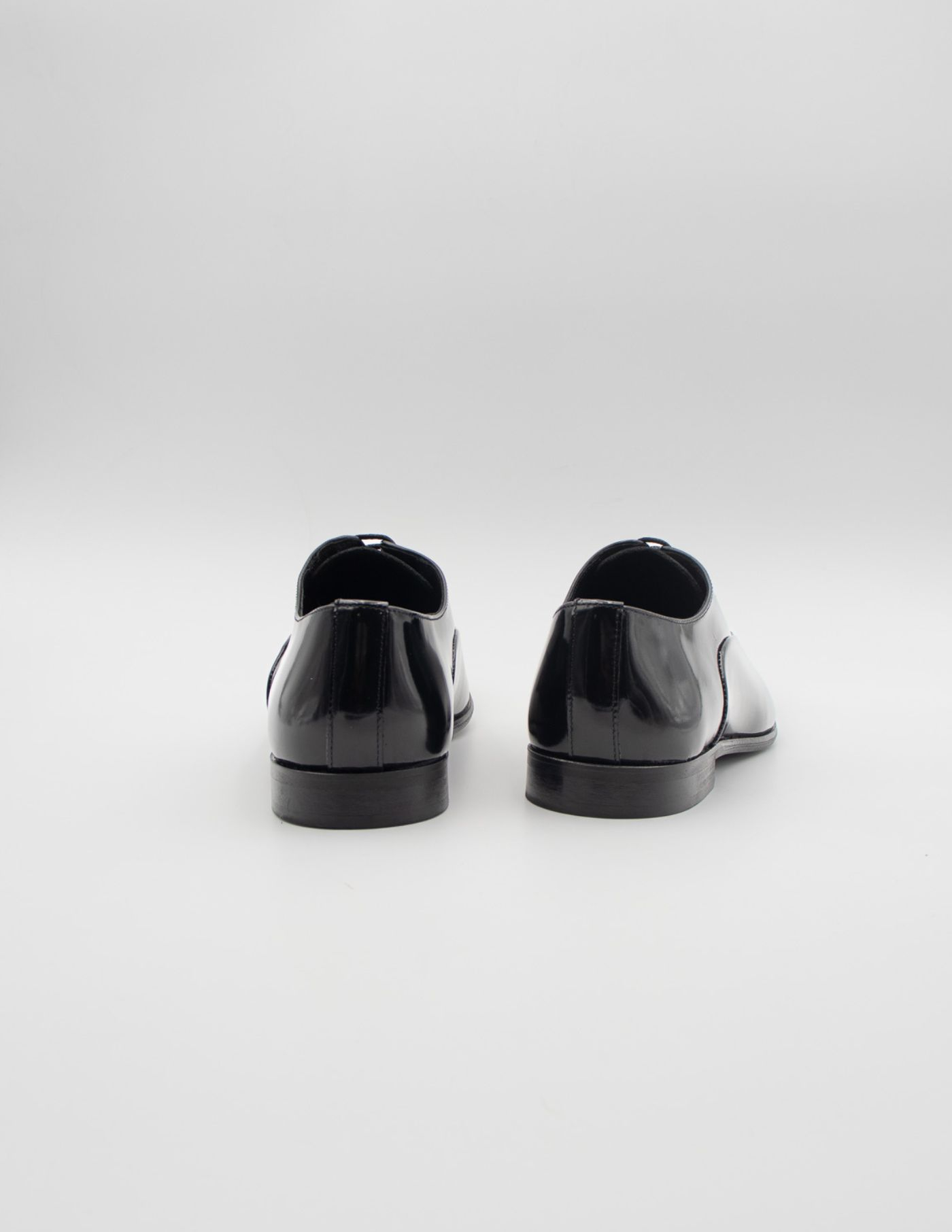 SAPATO OXFORD EM PELE VERNIZ PRETO