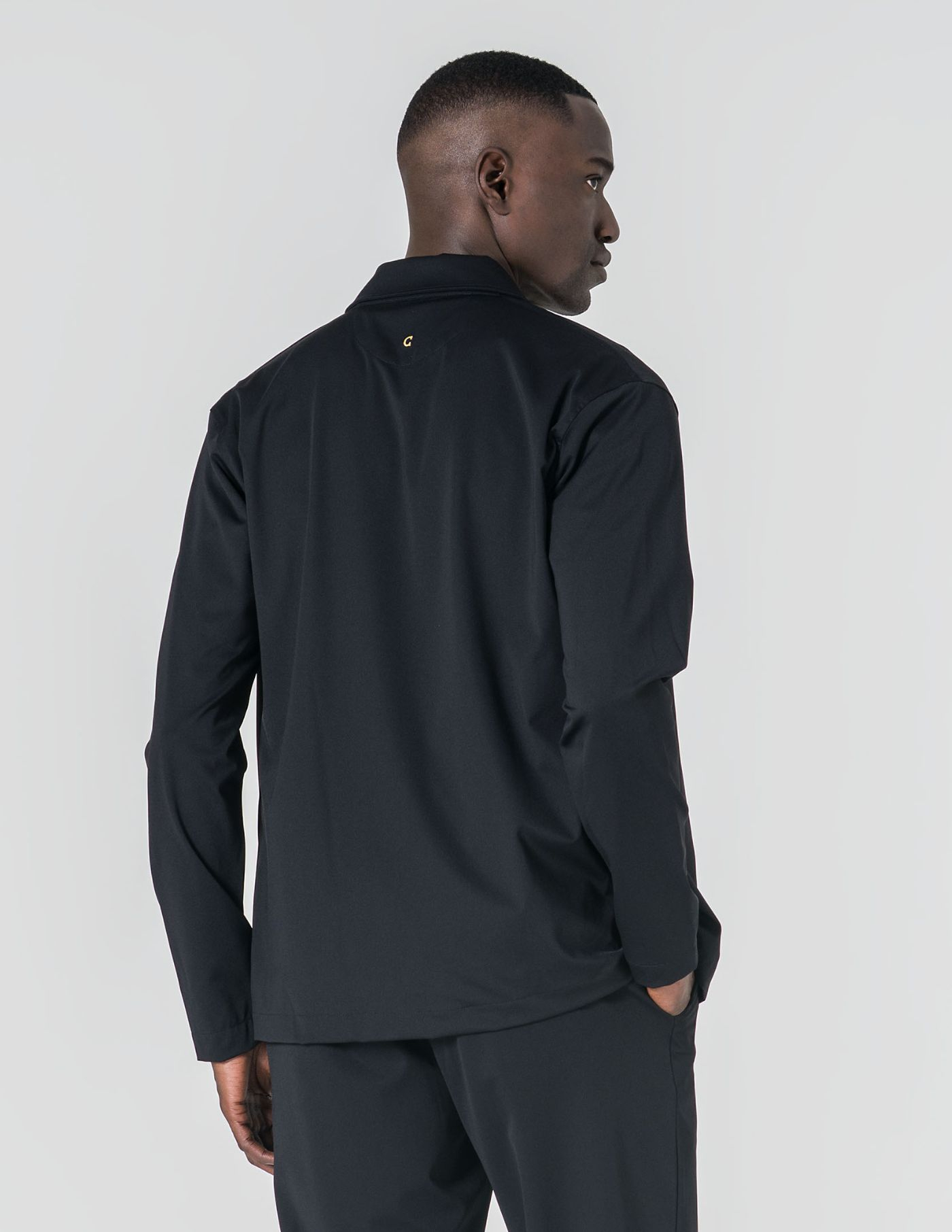 SOBRECAMISA TECIDO TÉCNICO PRETO