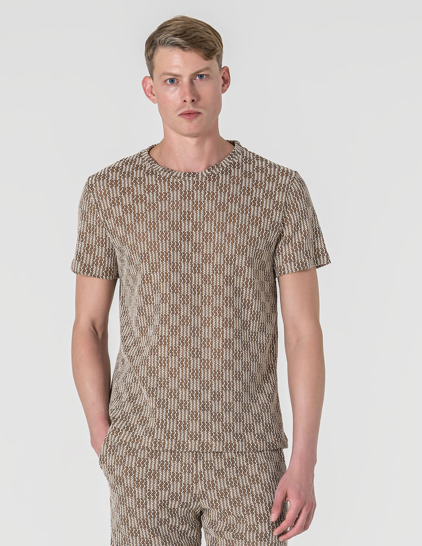 T-SHIRT CROCHET BEGE E CASTANHO