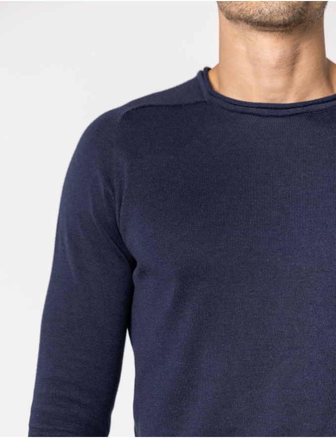 CAMISOLA DE MALHA DECOTE ENROLADO AZUL MARINHO