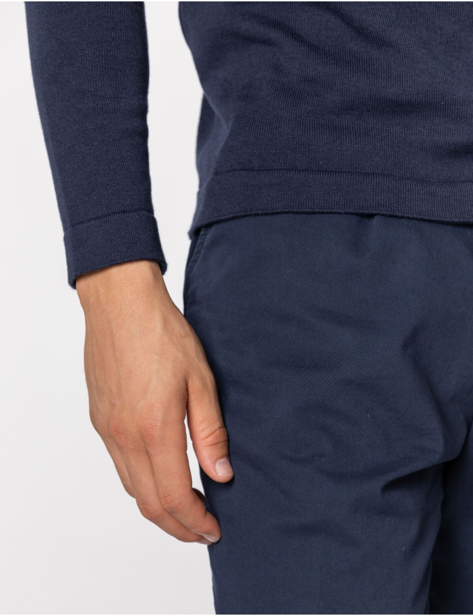 CAMISOLA DE MALHA DECOTE ENROLADO AZUL MARINHO
