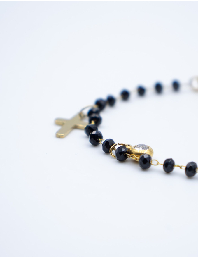 PULSEIRA PRETA COM CRUZES DOURADAS