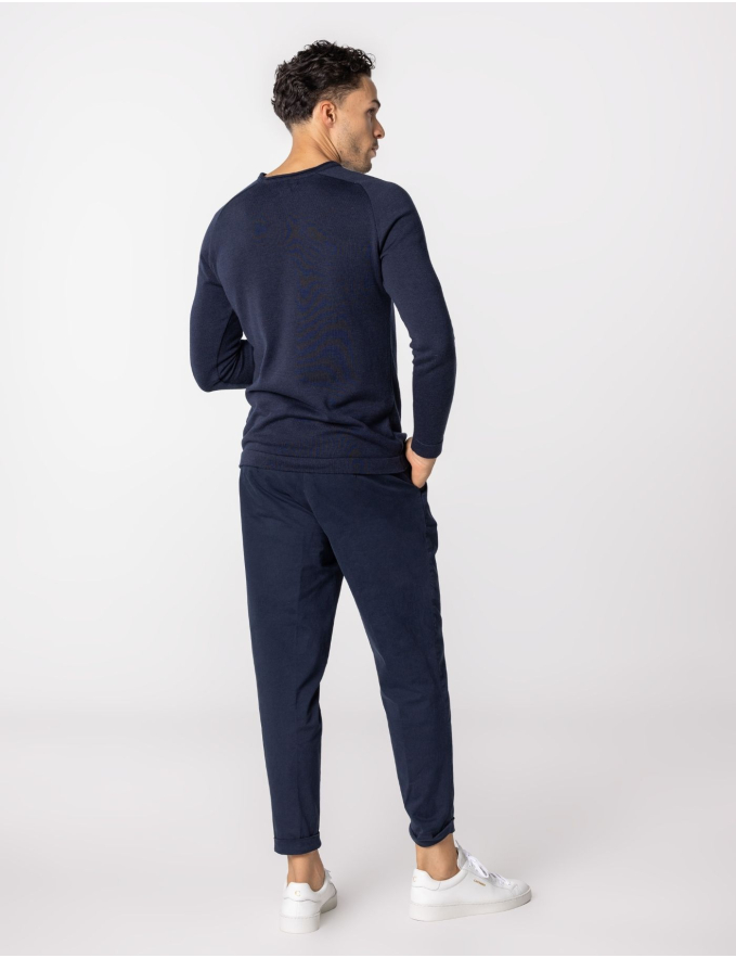 CAMISOLA DE MALHA DECOTE ENROLADO AZUL MARINHO