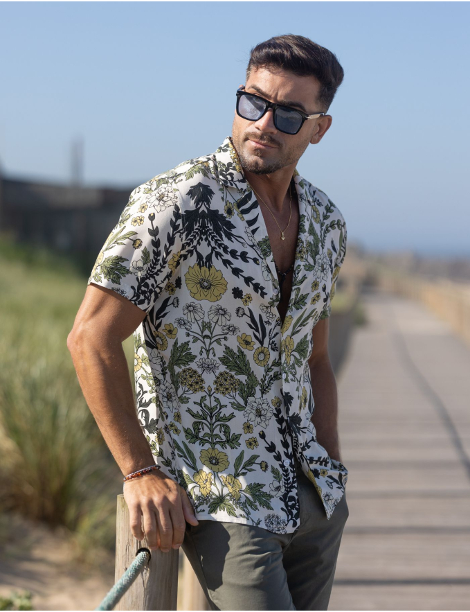 CAMISA MANGA CURTA RELAXED FIT PADRÃO BEGE