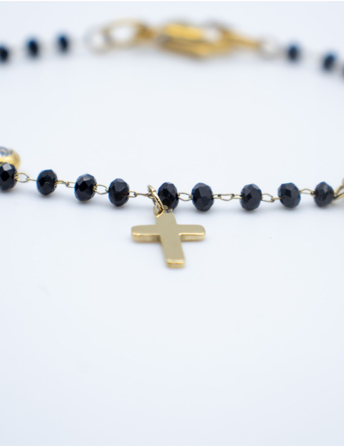 PULSEIRA PRETA COM CRUZES DOURADAS