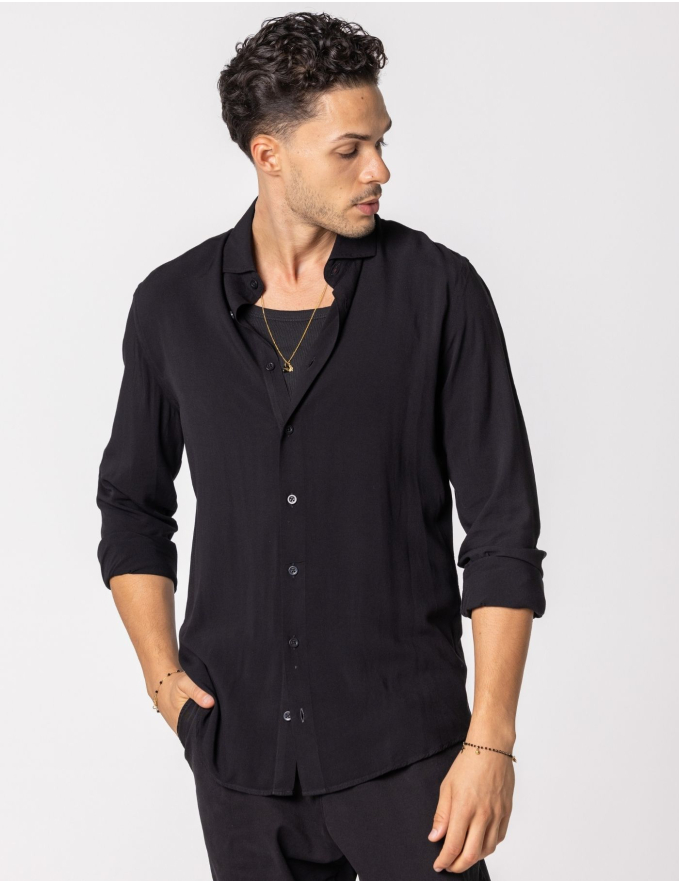 CAMISA RELAXED FIT LEVE PRETA