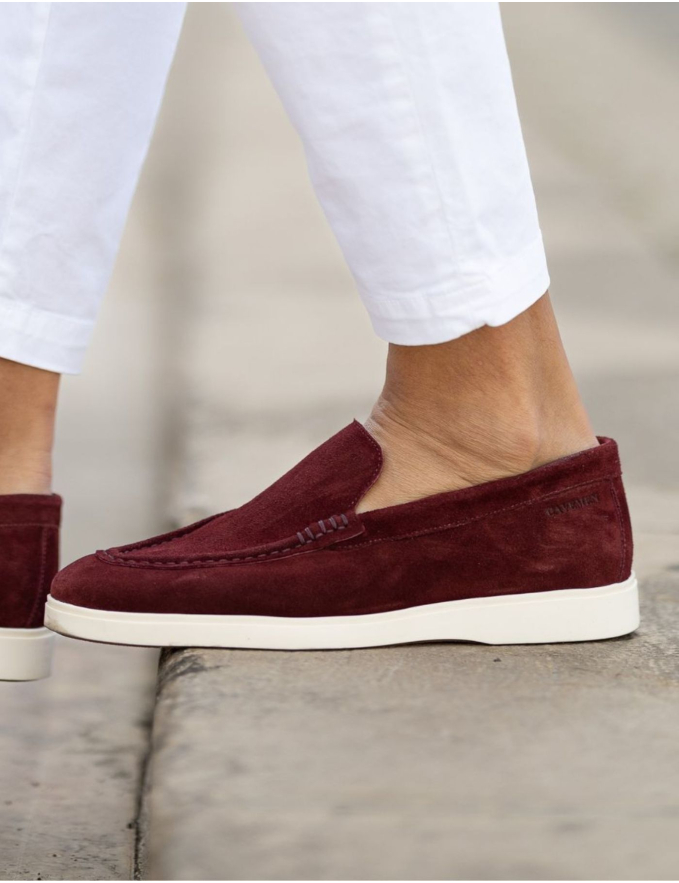 SAPATO LOAFER EM CAMURÇA BORDEAUX