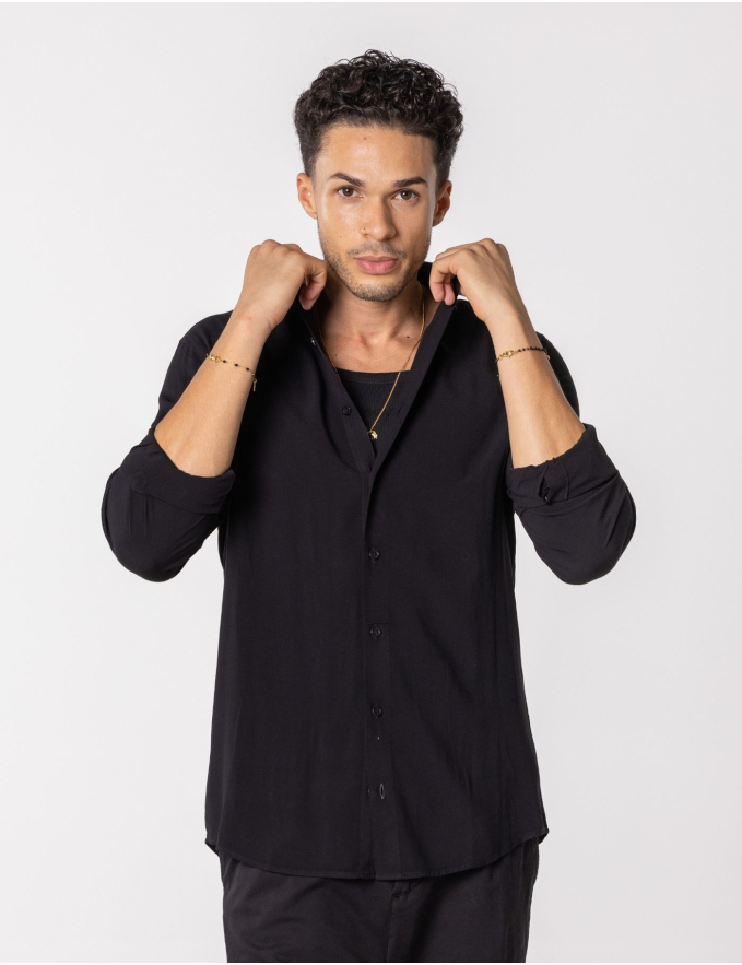 CAMISA RELAXED FIT LEVE PRETA