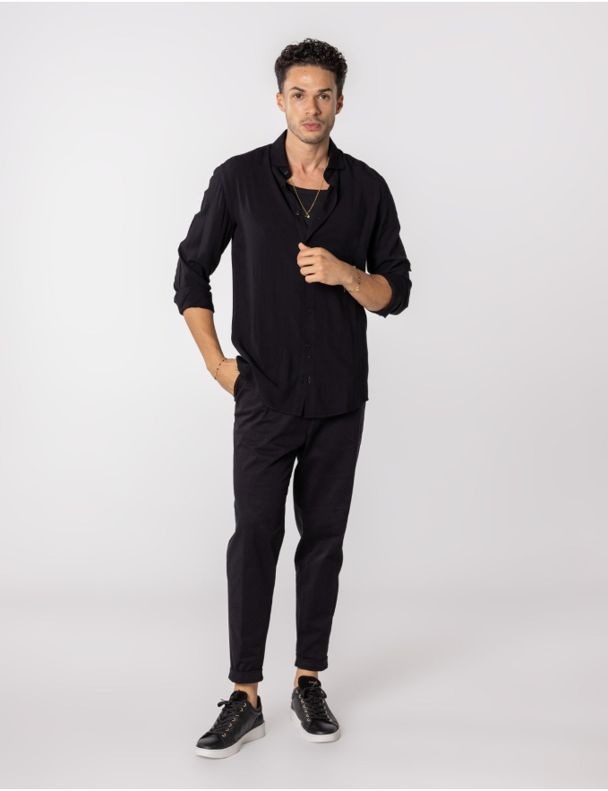 CAMISA RELAXED FIT LEVE PRETA