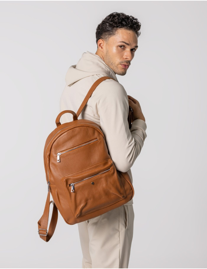 MOCHILA EM PELE CAMEL