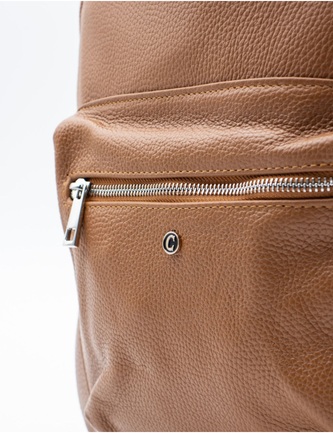 MOCHILA EM PELE CAMEL