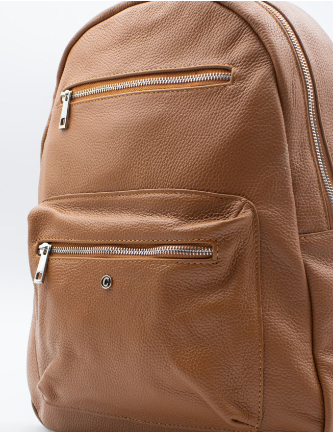 MOCHILA EM PELE CAMEL