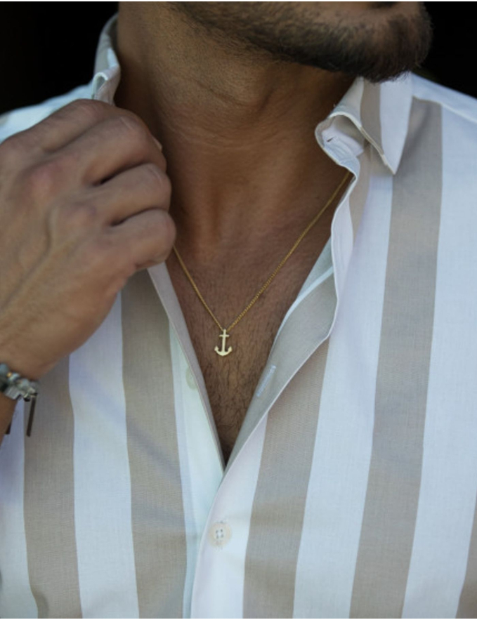 COLAR DOURADO CURTO PENDENTE ANCORA