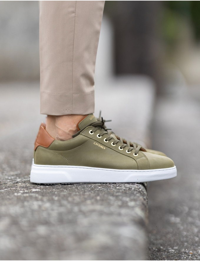 SAPATILHA EM NOBUCK VERDE DETALHE CAMEL