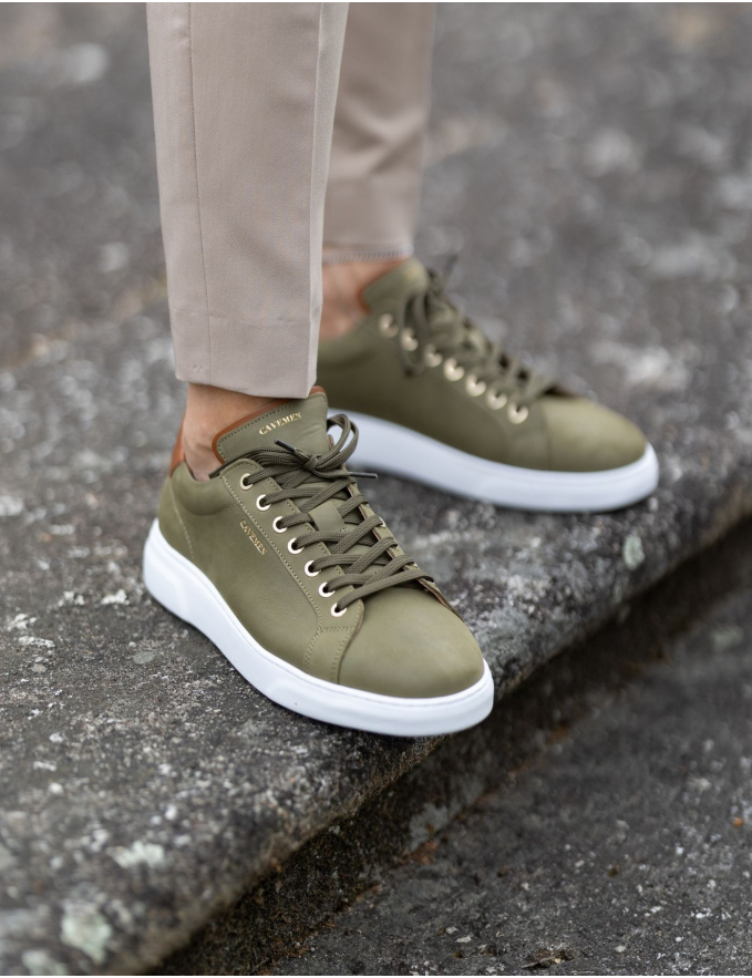 SAPATILHA EM NOBUCK VERDE DETALHE CAMEL