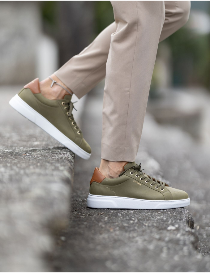 SAPATILHA EM NOBUCK VERDE DETALHE CAMEL