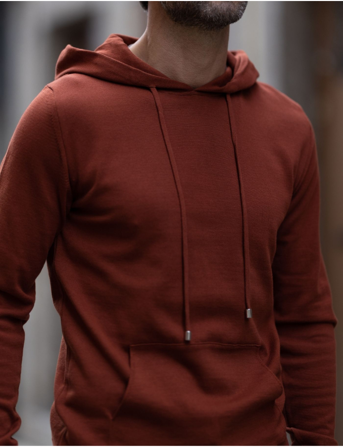 CAMISOLA DE MALHA COM CAPUZ TERRACOTA