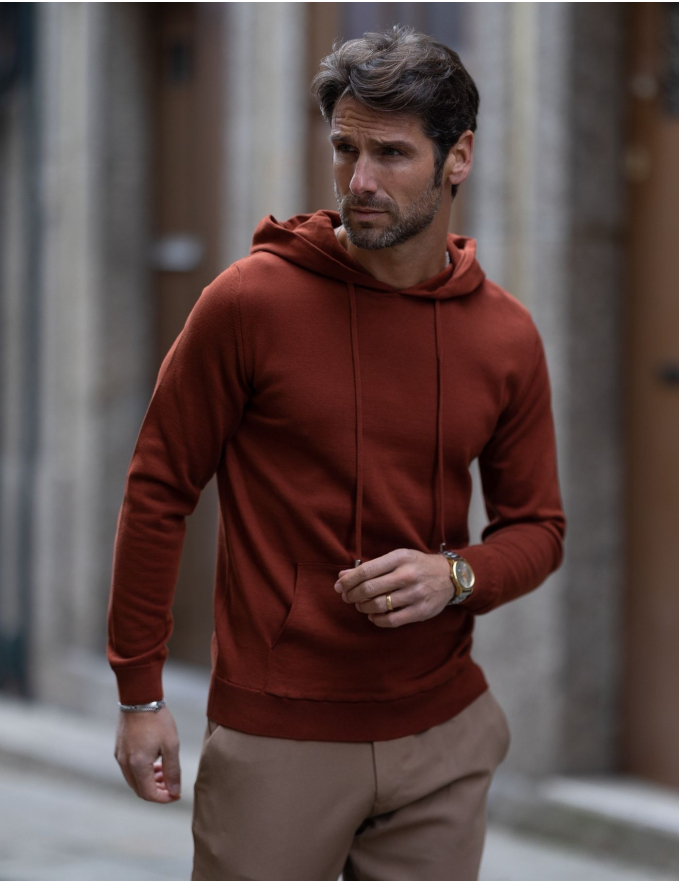CAMISOLA DE MALHA COM CAPUZ TERRACOTA