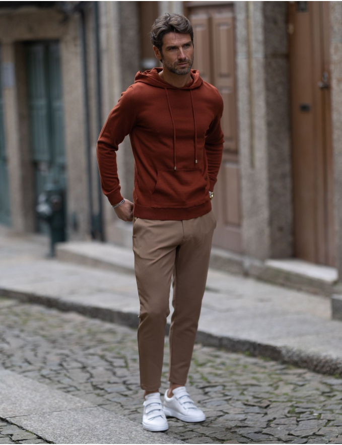 CAMISOLA DE MALHA COM CAPUZ TERRACOTA