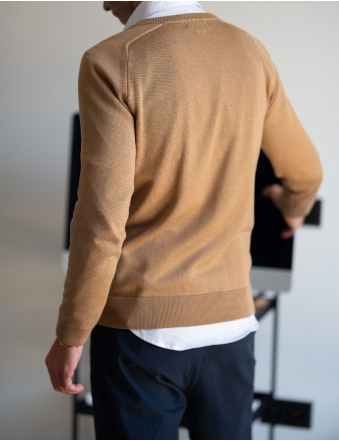 CAMISOLA DE MALHA DECOTE V CAMEL
