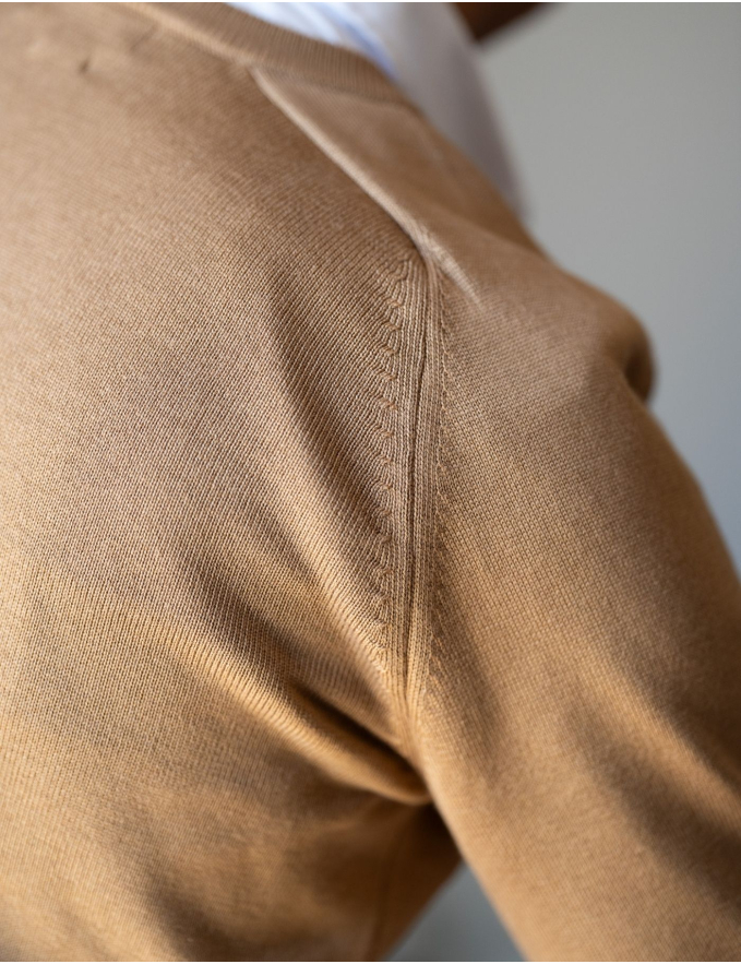 CAMISOLA DE MALHA DECOTE V CAMEL
