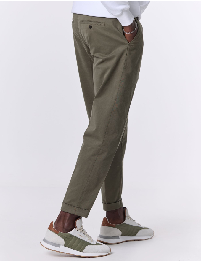 CALÇA CHINO CROPPED FIT VIROLA VERDE OLIVA