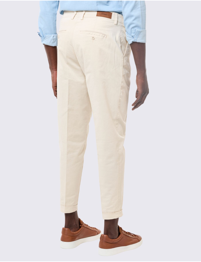 CALÇA CHINO CROPPED FIT VIROLA BEGE CLARO