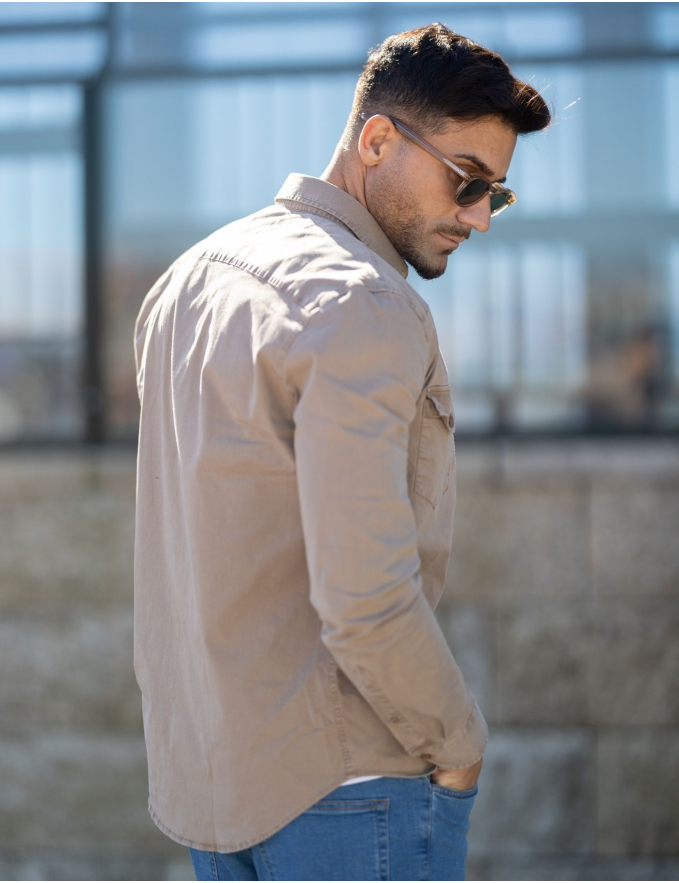 CAMISA COM BOLSOS BEGE