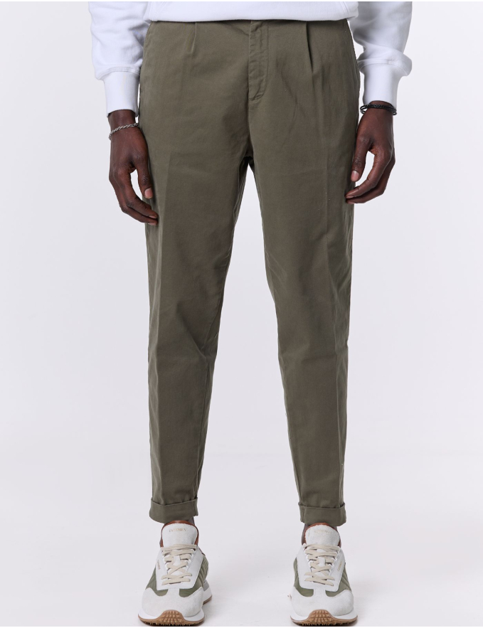 CALÇA CHINO CROPPED FIT VIROLA VERDE OLIVA