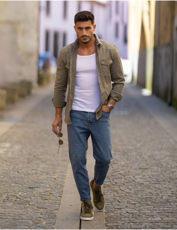 CAMISA COM BOLSOS VERDE OLIVA