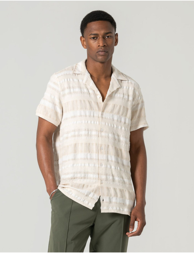 CAMISA HAVAIANA PADRÃO ÉTNICO BEGE