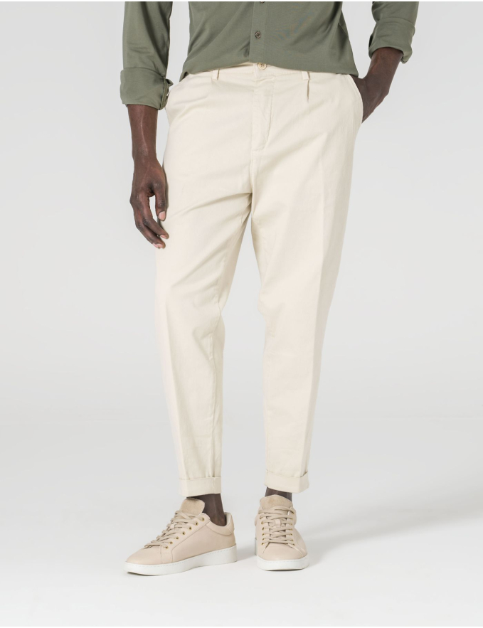 CALÇA CHINO CROPPED FIT VIROLA BEGE CLARO