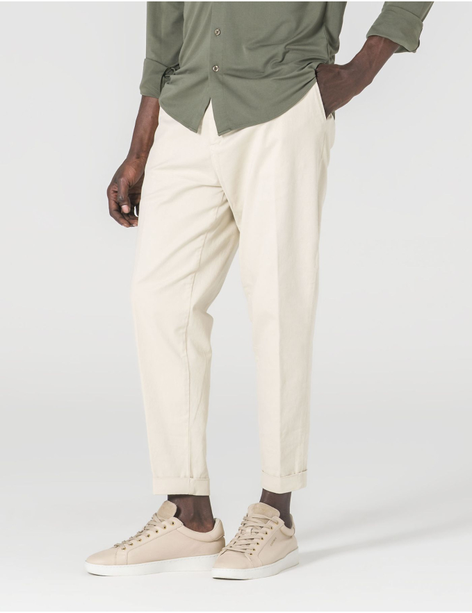 CALÇA CHINO CROPPED FIT VIROLA BEGE CLARO