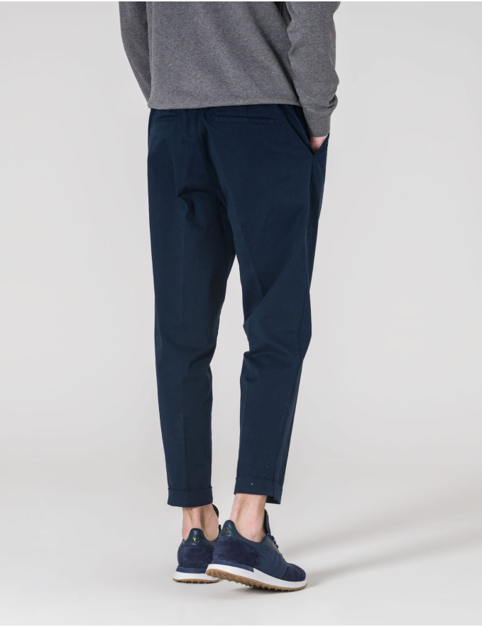 CALÇA CHINO CROPPED FIT DE CORDÃO AZUL MARINHO