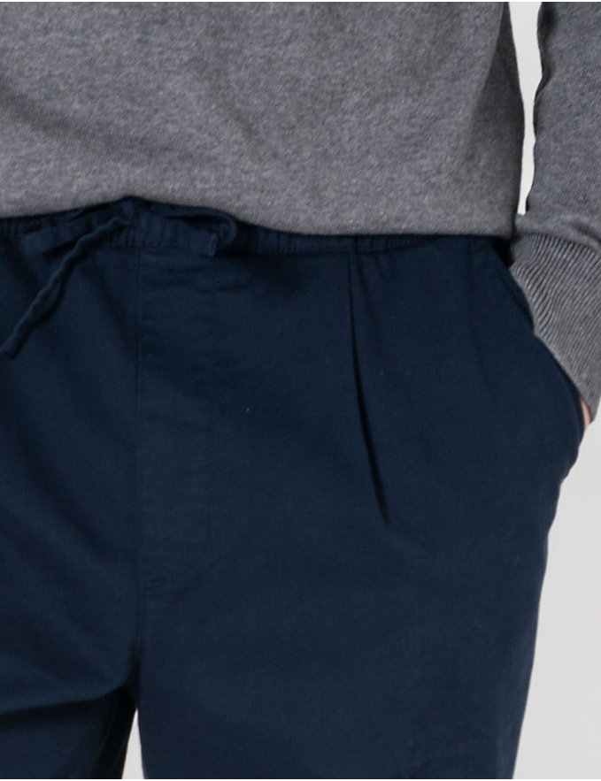 CALÇA CHINO CROPPED FIT DE CORDÃO AZUL MARINHO
