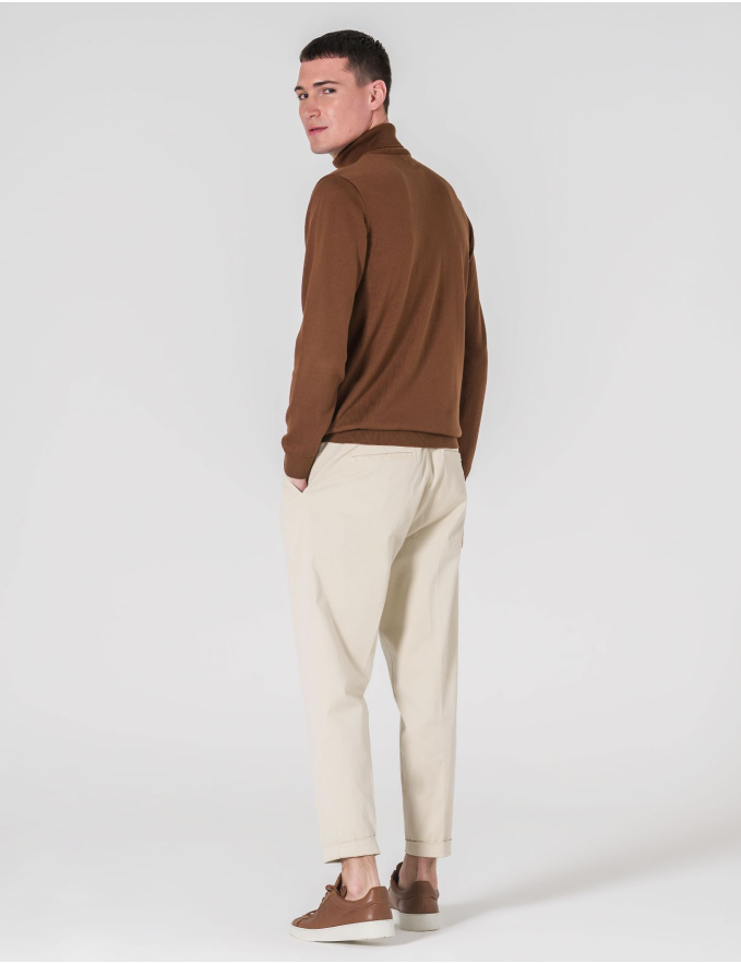 CALÇA CHINO CROPPED FIT DE CORDÃO BEGE