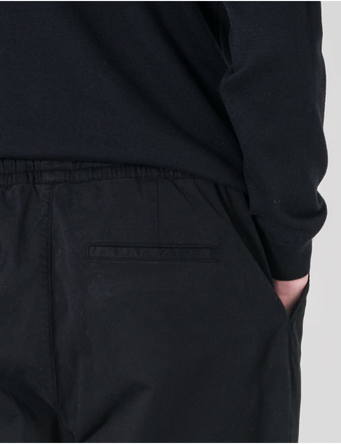 CALÇA CHINO CROPPED FIT DE CORDÃO PRETA