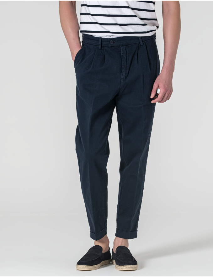 CALÇA CHINO CROPPED FIT BOLSO DE CHAPA AZUL MARINHO