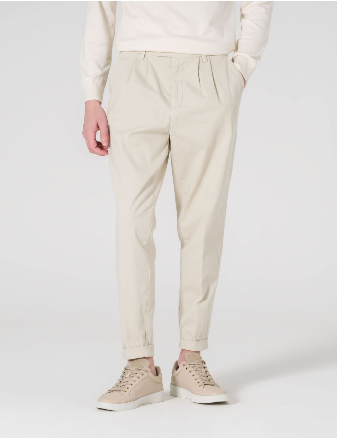 CALÇA CHINO CROPPED FIT BOLSO DE CHAPA BEGE