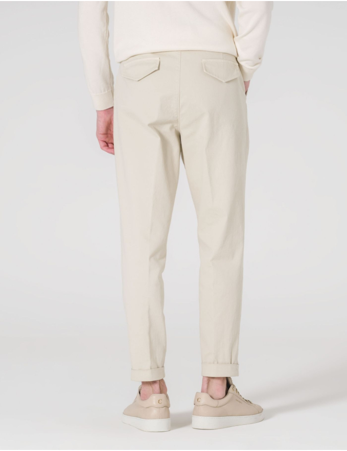CALÇA CHINO CROPPED FIT BOLSO DE CHAPA BEGE